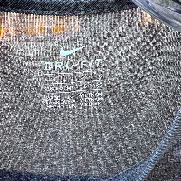 Nike Dri- Fit T-Shirt - Picture 3 of 4